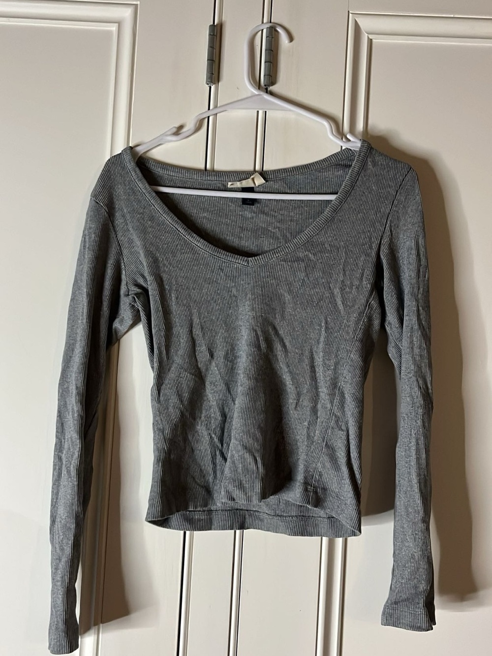 Universal Thread Gray Ribbed V-Neck Long Sleeve Top